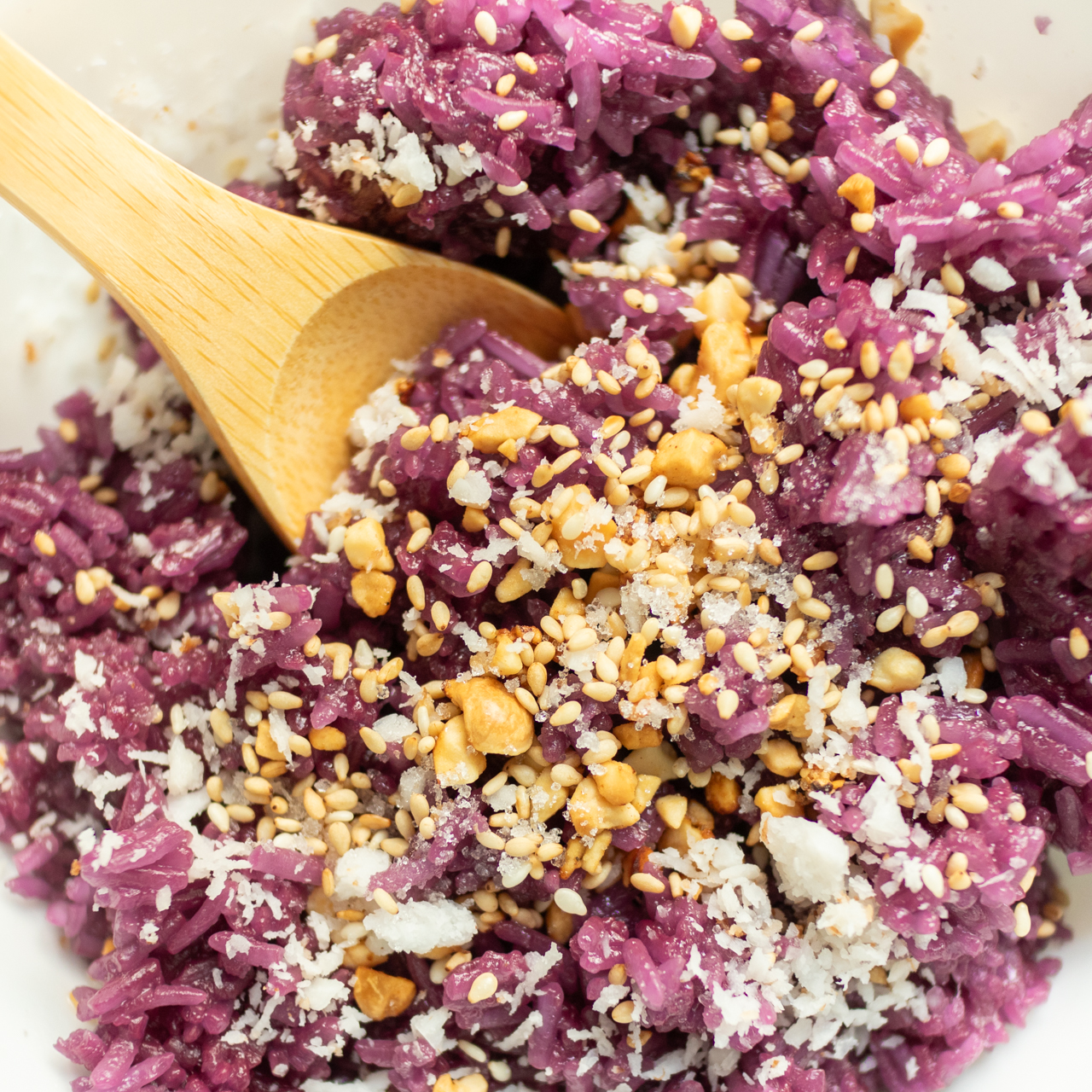 Rice Cooker Xoi La Cam (Vietnamese Sweet Purple Sticky Rice)