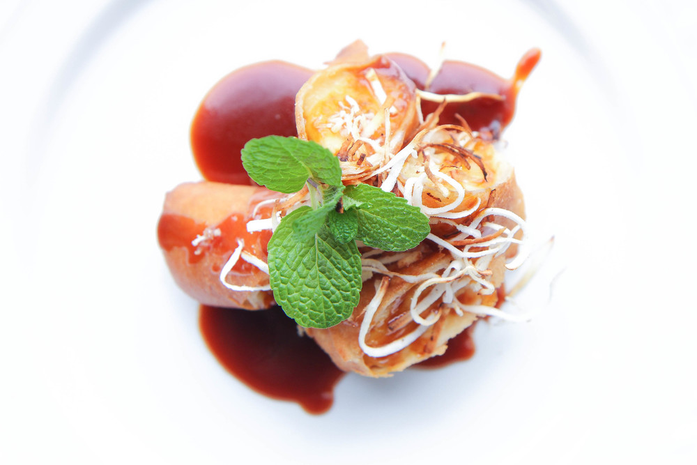 Fried Banana Spring Roll with Coconut Caramel Sauce (Chuoi Chien)