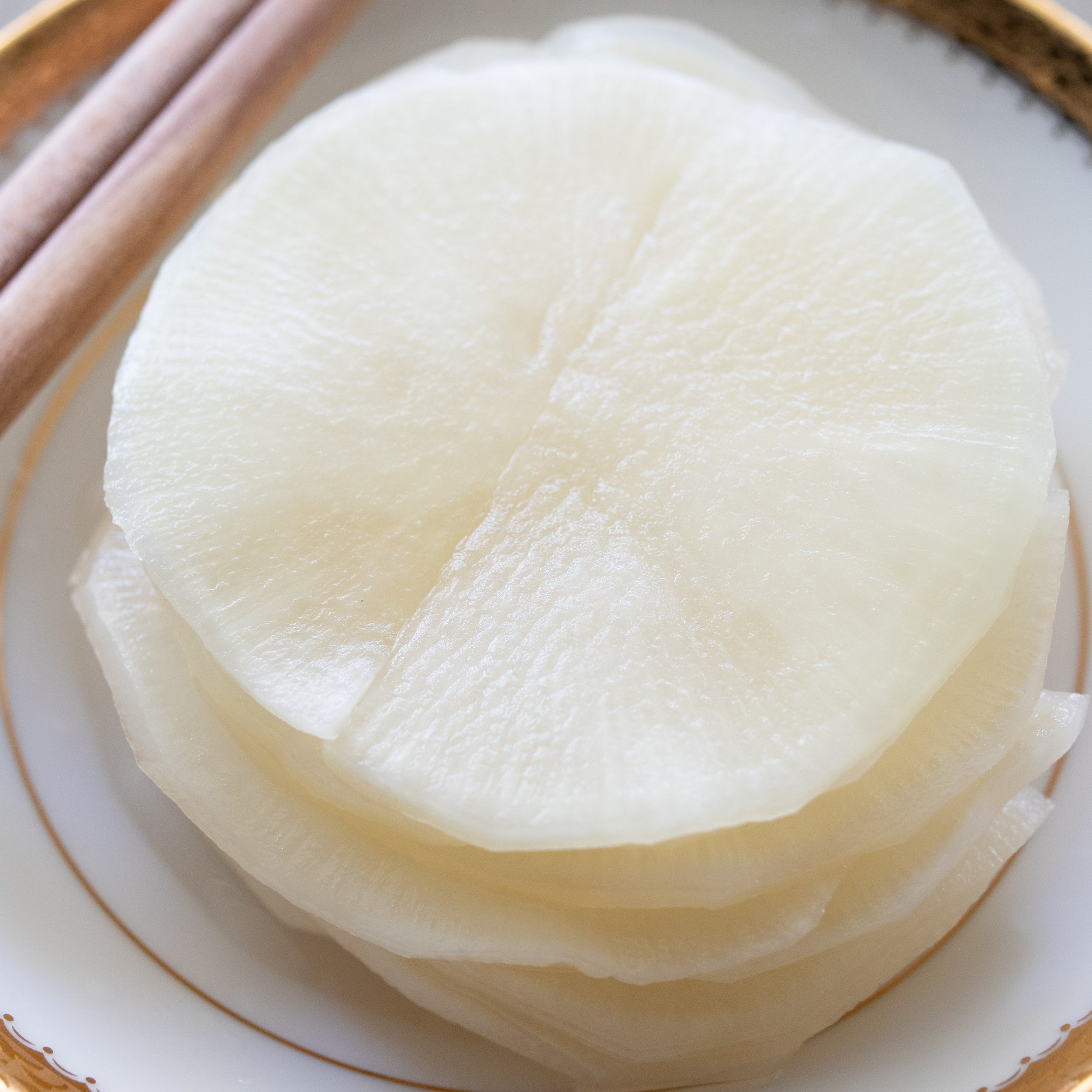 Korean Pickled White Daikon Radish Slices (Ssam Mu)