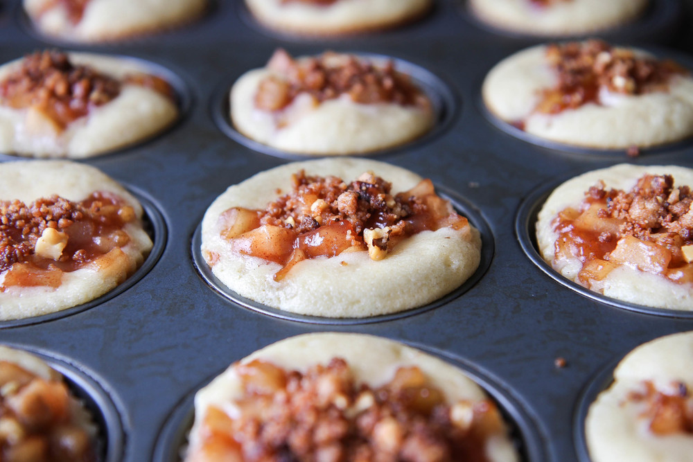Apple Pie Cupcakes with Toasted Topping Crumble