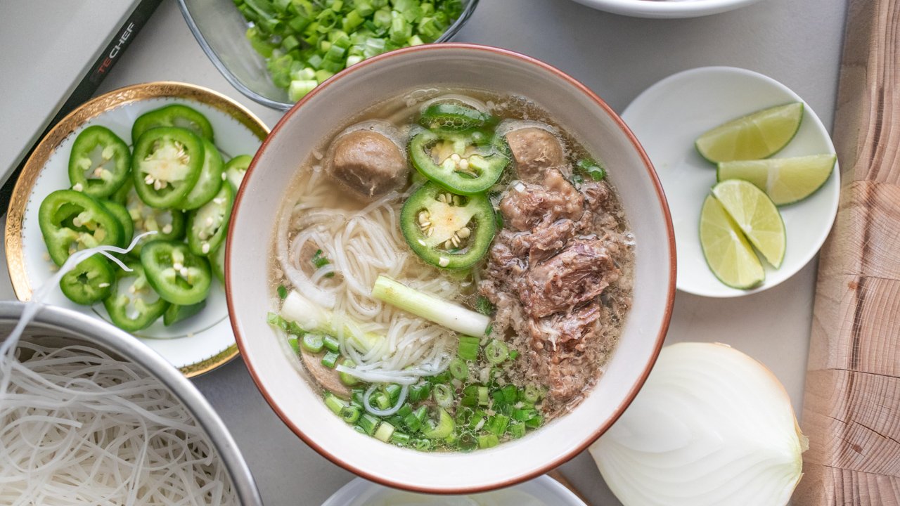 Instant Pot Oxtail Pho (Phở Đuôi Bò / Vietnamese Beef Noodle Soup)