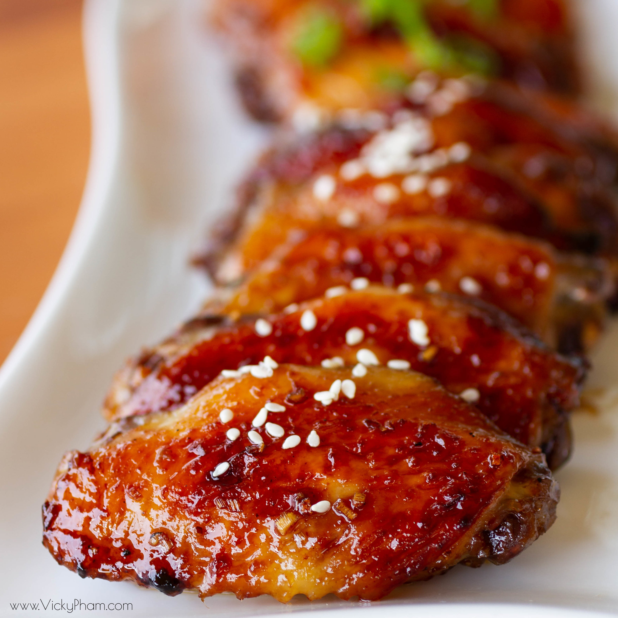 Oven-Baked Honey Sriracha Chicken Wings
