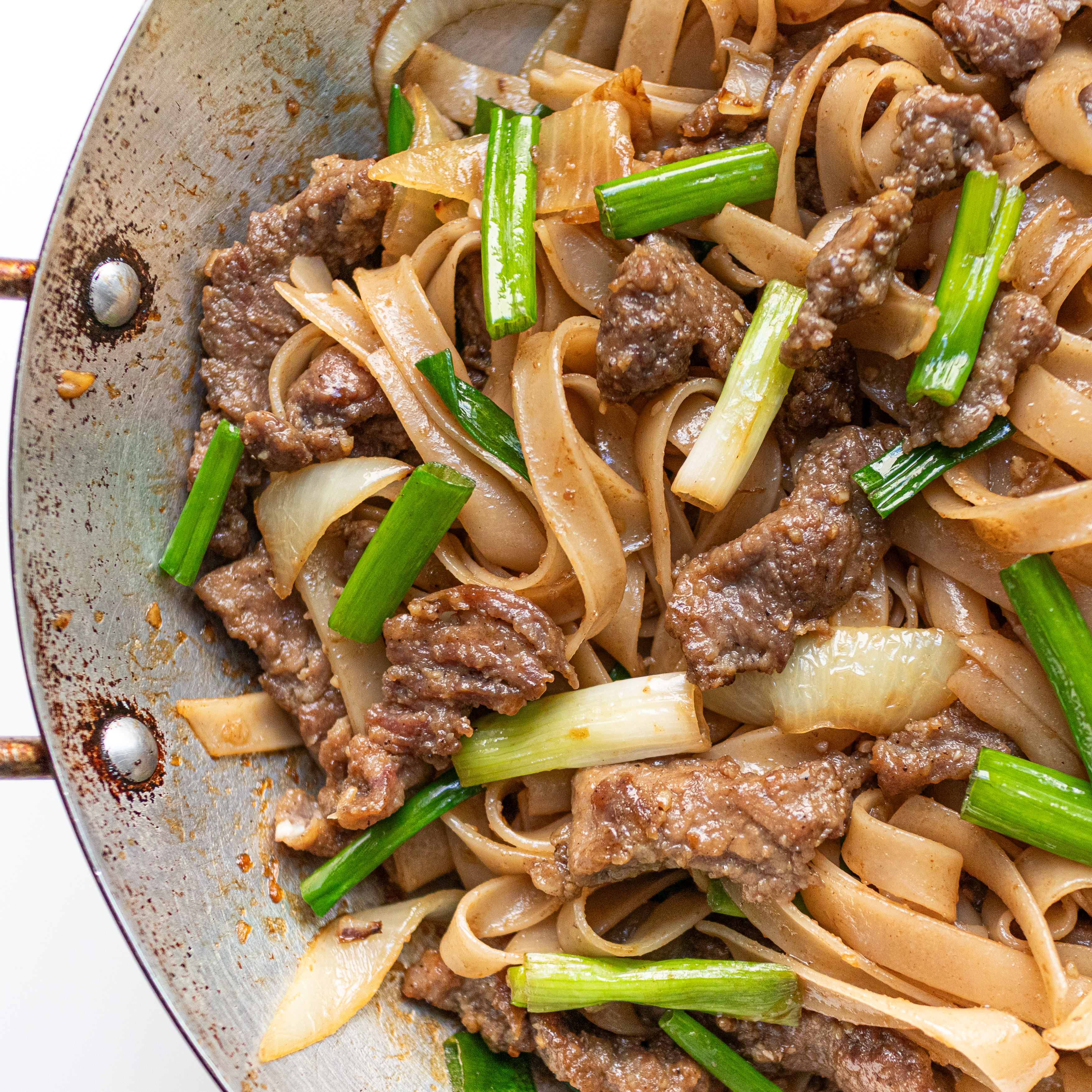 Vietnamese Stir-Fried Flat Rice Noodles with Beef (Phở Xào Bò)
