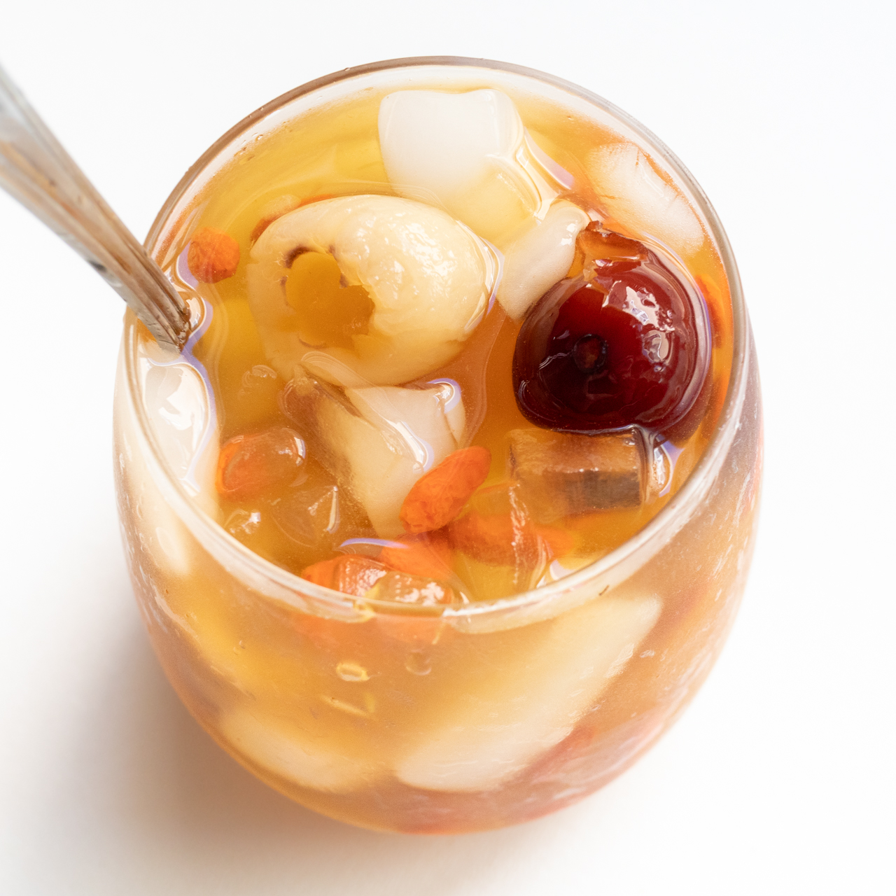 Vietnamese Iced Dried Longan Drink (Chè / Nước Nhãn Nhục)
